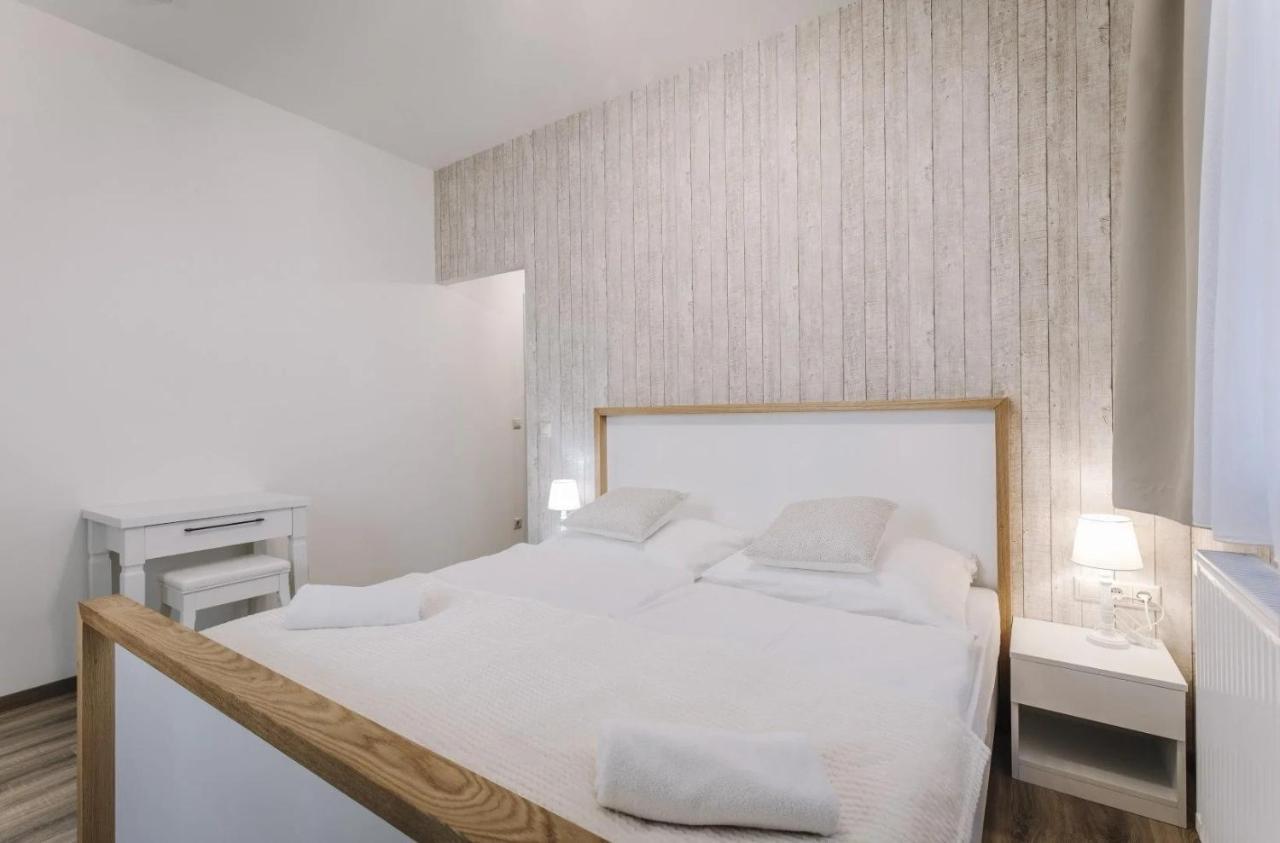 Apartmanhaz Soho Дьор Екстериор снимка